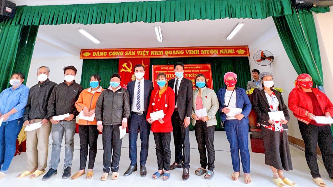 Trao tặng 800 suất quà tết cho người nghèo tại Định Hóa, Thái Nguyên